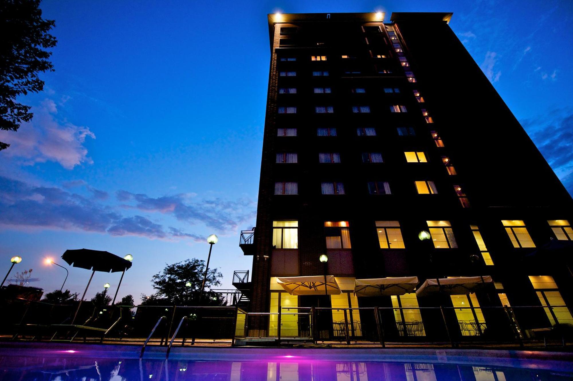 Novotel Torino Corso Giulio Cesare Exteriör bild