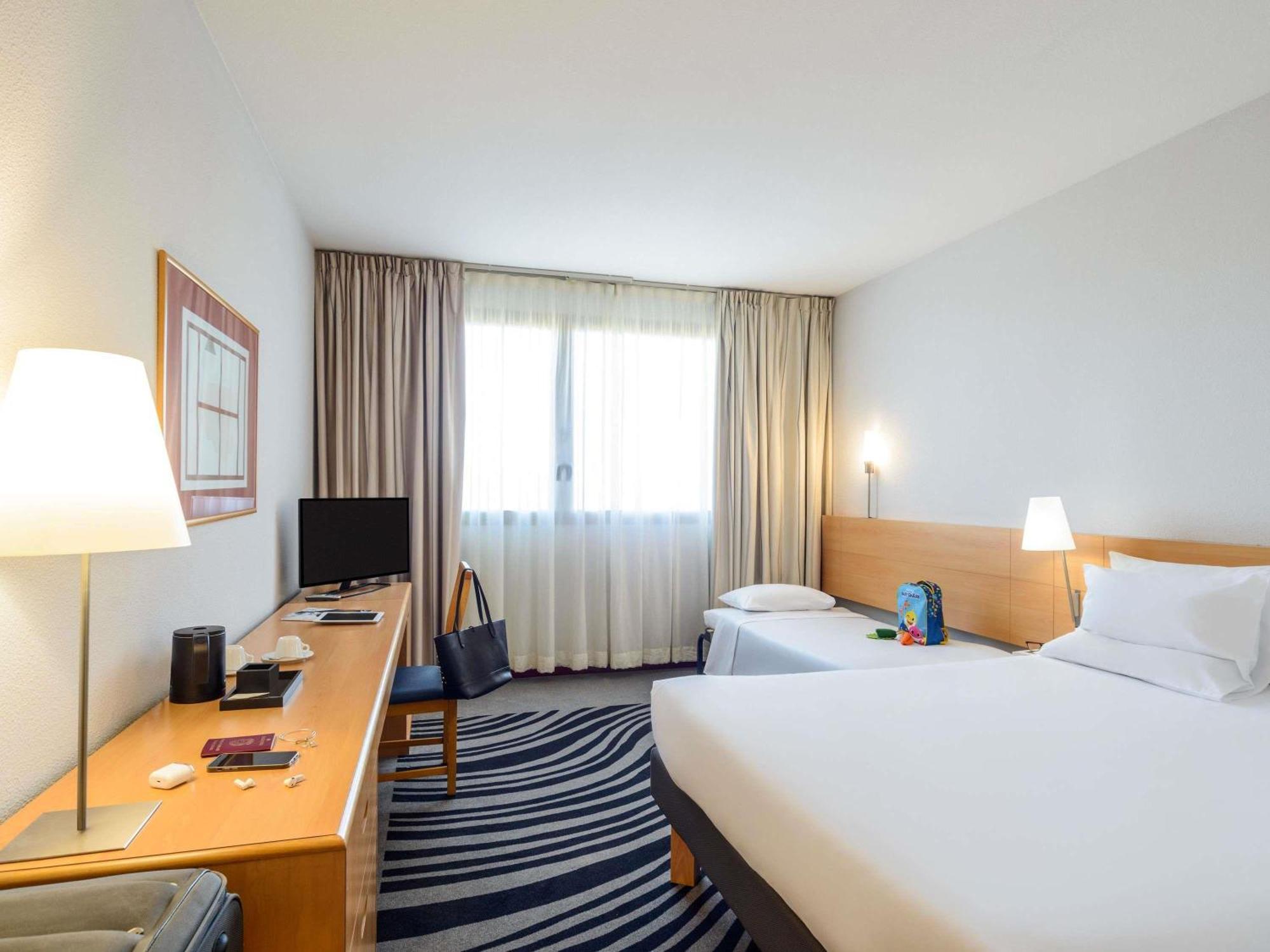 Novotel Torino Corso Giulio Cesare Exteriör bild